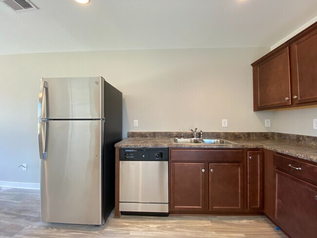 Building Photo - Gorgeous Home for Rent in Talladega, AL! A...