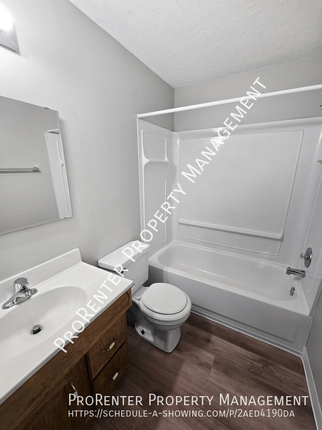 Building Photo - 1401 Ash Dr