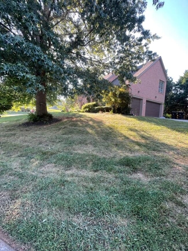 Building Photo - West Knoxville, Farragut 37934 - 4 bedroom, 3.5 bath, 2 Story Brick Home -Contact Debra Johnson (...