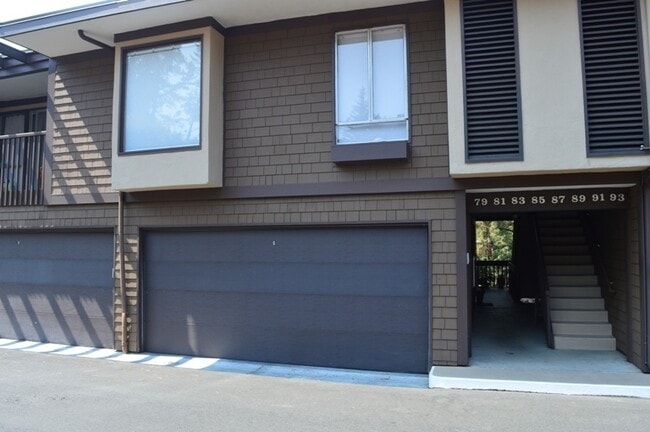 Building Photo - Light-Filled, Thoughtfully Updated Condo with Private Patio & Resort Amenities