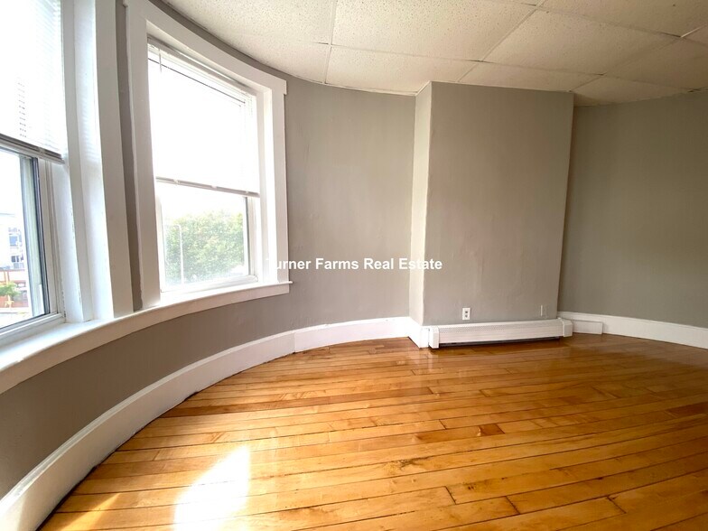 Building Photo - 270 Bowdoin St