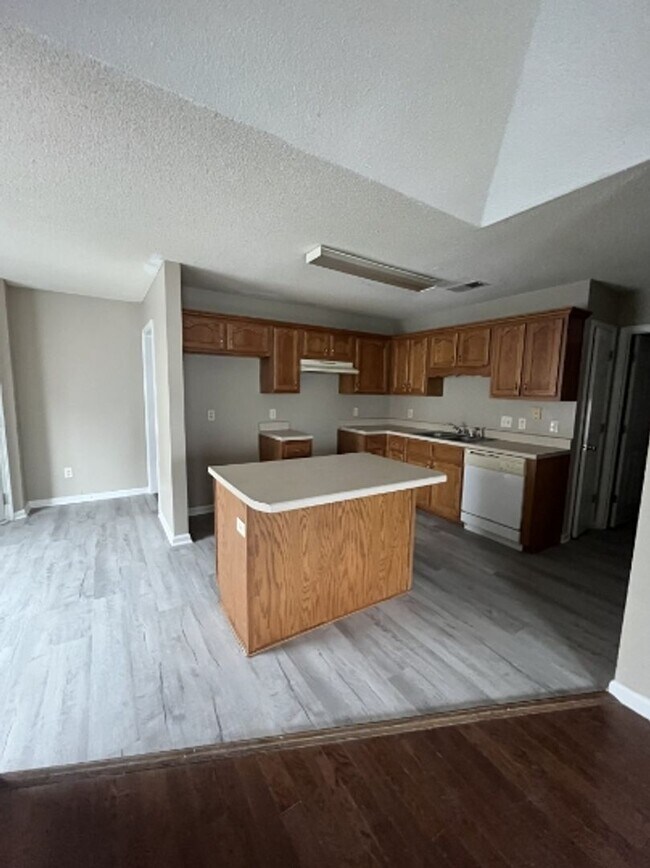 Building Photo - Charming 3-Bedroom Home in Memphis – Styli...