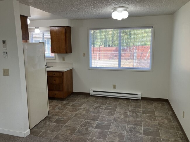 Building Photo - 395 Darla Ct