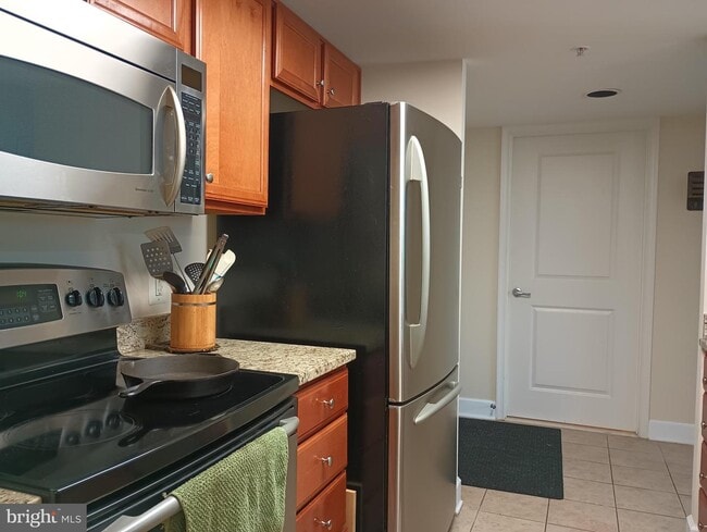 Building Photo - 11800 Sunset Hills Rd