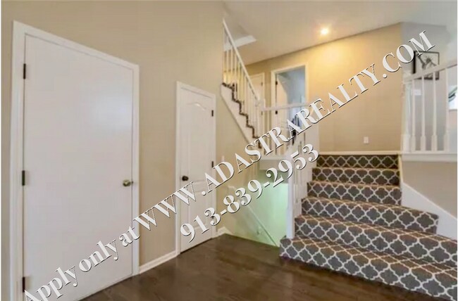 Building Photo - Beautiful 4 Bed 3 Bath Home in Olathe-Comi...