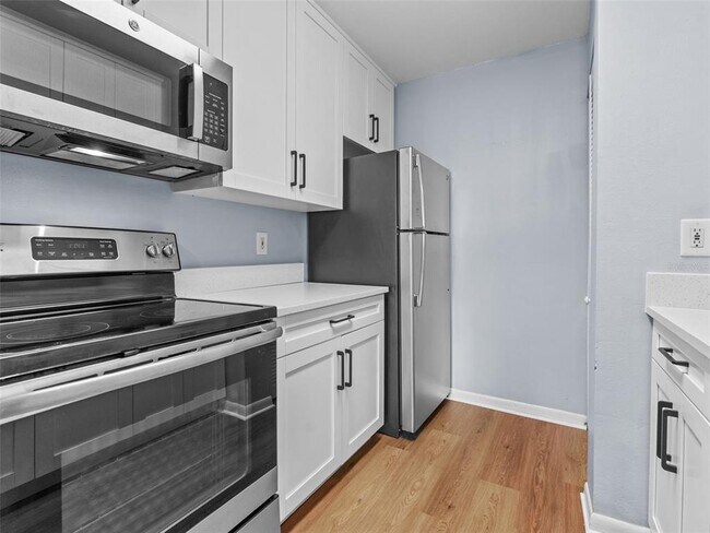 Building Photo - 13608 S Village Dr