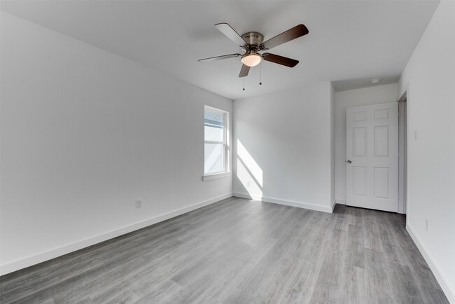 Building Photo - 8128 Sterlingshire St