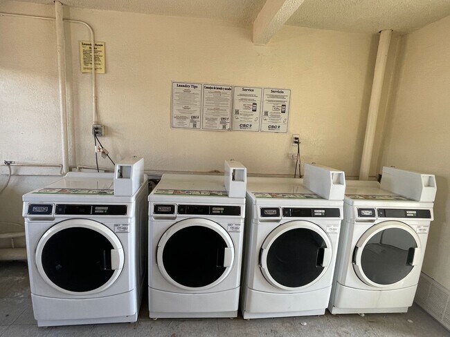 Building Photo - Remodeled Two Bedroom, End Unit with A/C and Large Fenced Yard at La Terraza!!