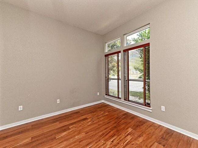 Building Photo - 2061 Zach Scott St