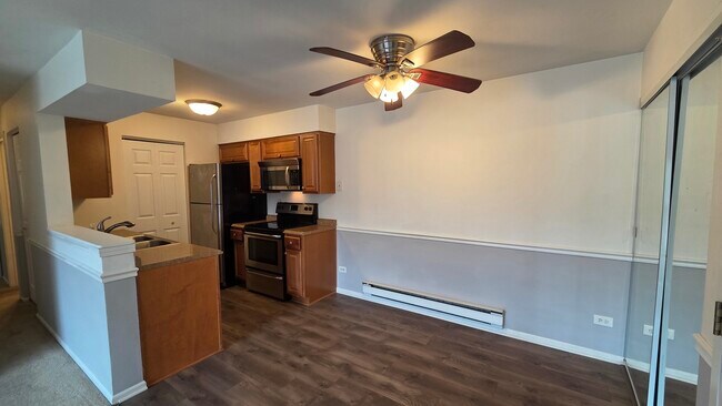 Building Photo - 627 S Virginia Rd