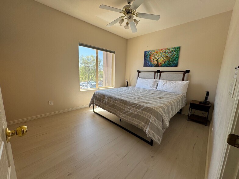 Building Photo - 400 Paradise Pky