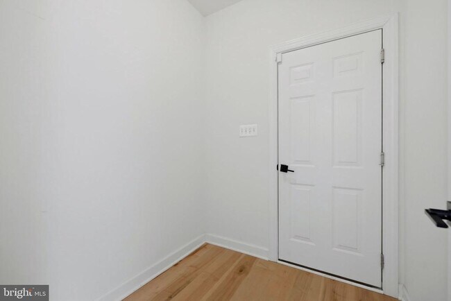 Building Photo - 301 Kingdom Dr