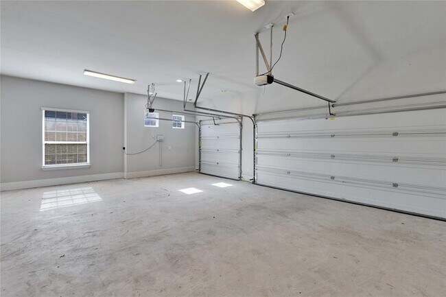 Building Photo - 170 Hawthorne Loop