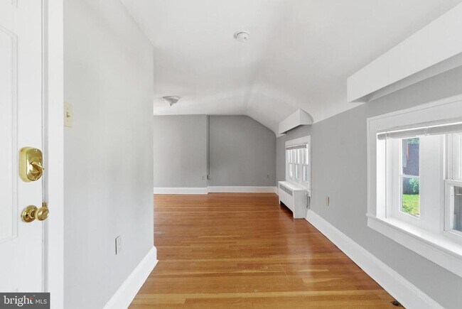 Building Photo - 142 N Washington St