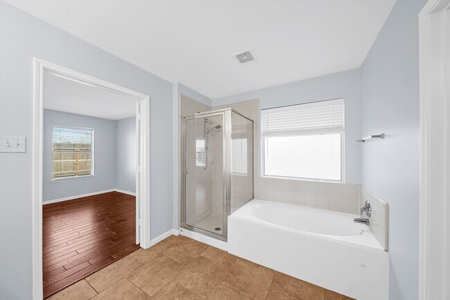 Building Photo - 5811 Vineyard Hill Dr