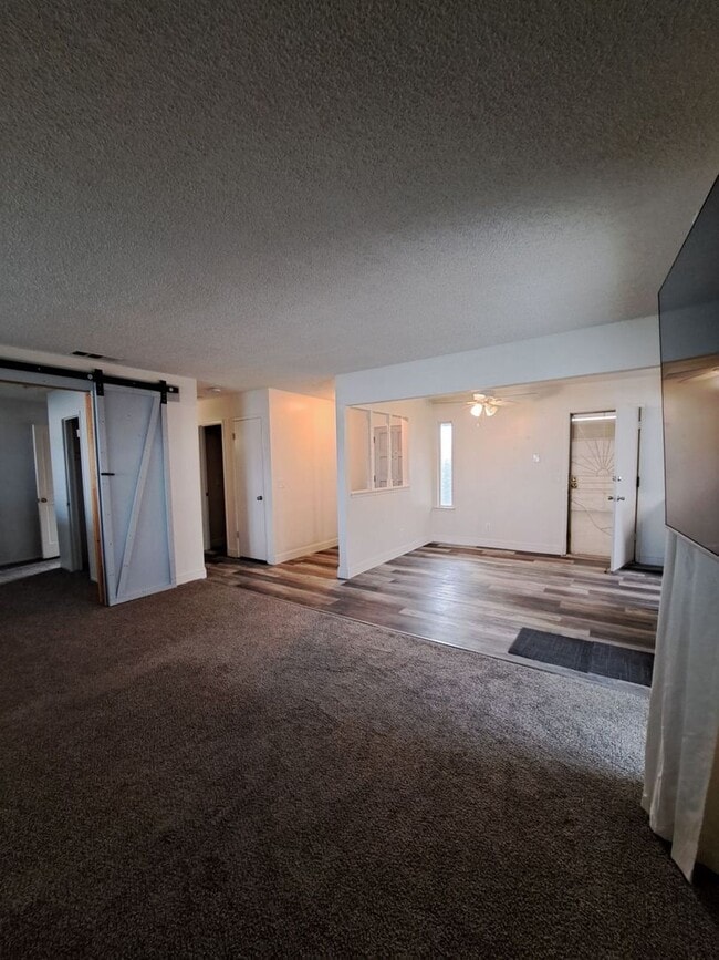 Building Photo - Move In Now & Get Half Off Your First Month’s Rent - Single-Level Clovis Home with 3 Bedrooms, Ya...