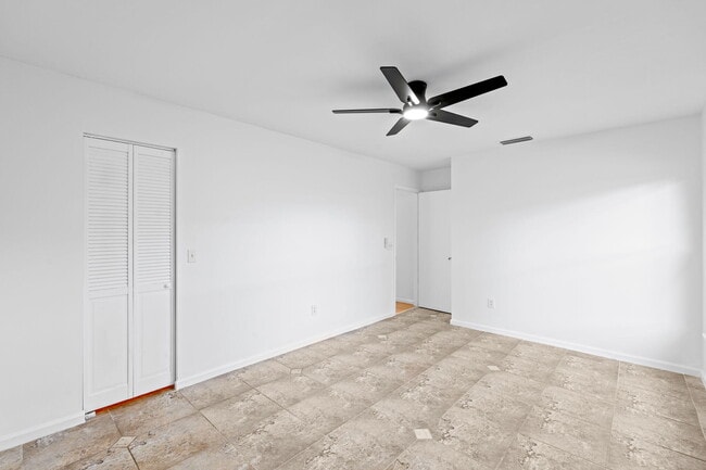 Building Photo - 11989 Persimmon Blvd