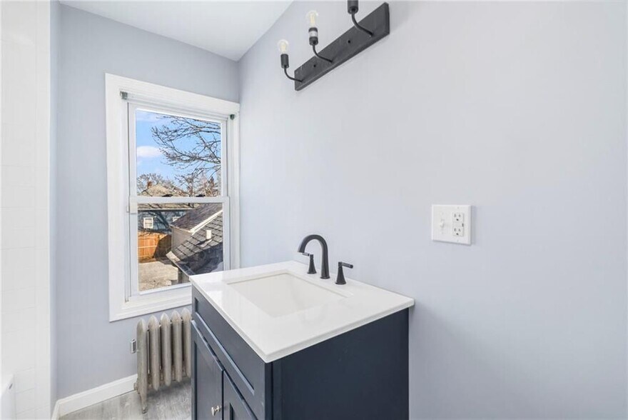 Building Photo - 183 Baker St