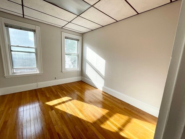 Building Photo - 26-28-28 Harbor View St