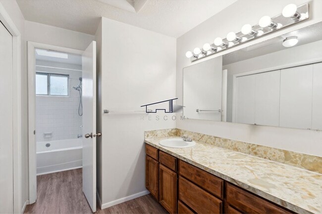 Building Photo - 281 Pheasantbrook Dr