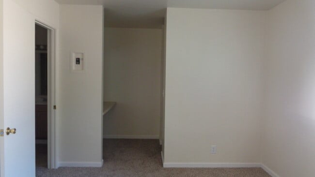 Building Photo - Nice Upgraded Condo