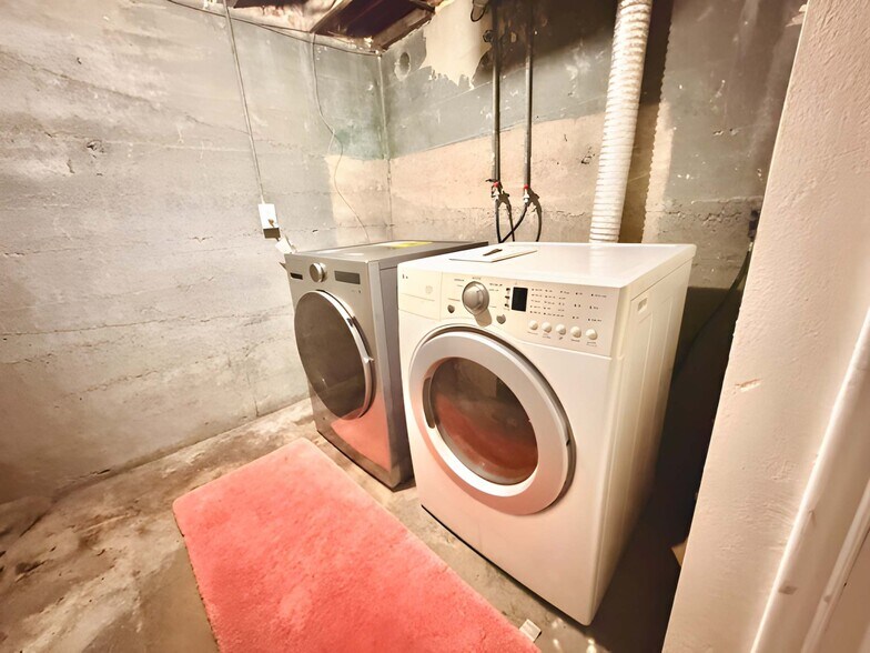 Building Photo - 1995 S Lincoln St