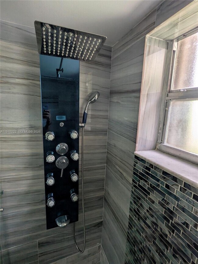 Building Photo - 108 Gardens Dr