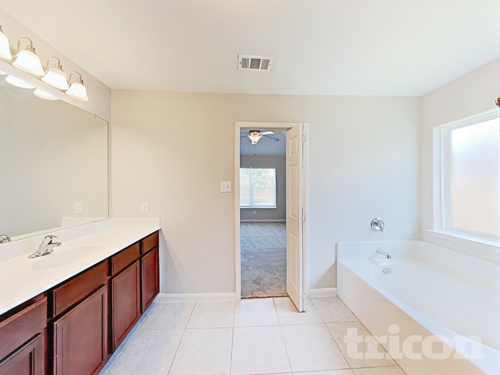 Building Photo - 2312 Redbud Dr