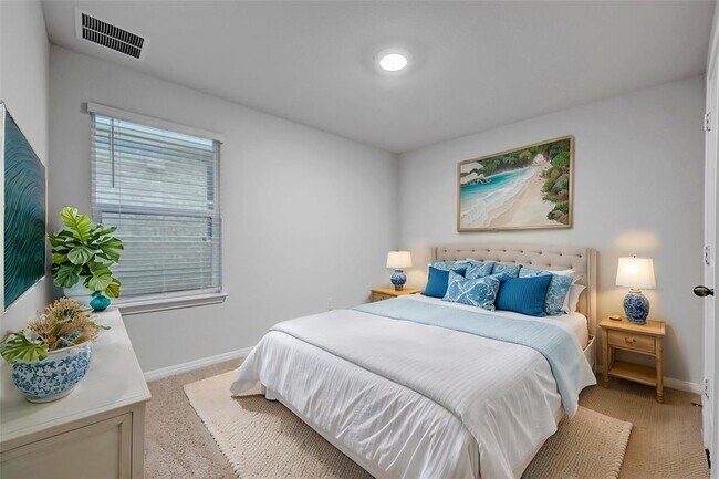 Building Photo - 295 Evergreen Sumac Lp