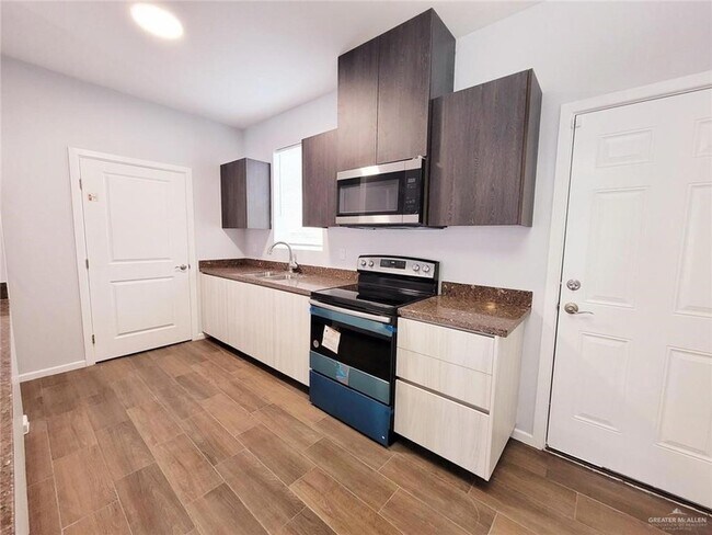 Building Photo - 3409 Fuerte Ave