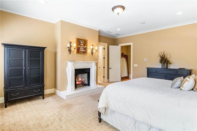 Building Photo - 4000 Heatherwood Way