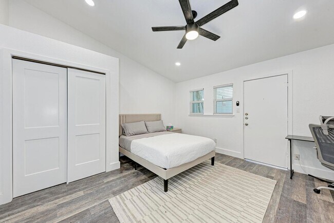 Building Photo - For Lease – Fully Furnished Studio Near UT