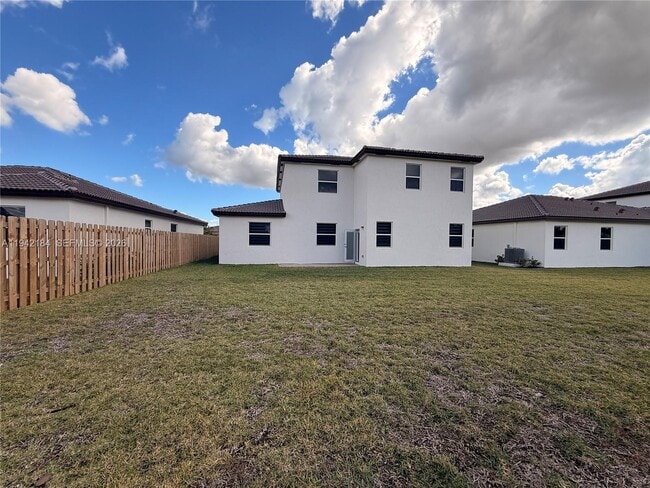 Building Photo - 2954 SE 23rd Ave