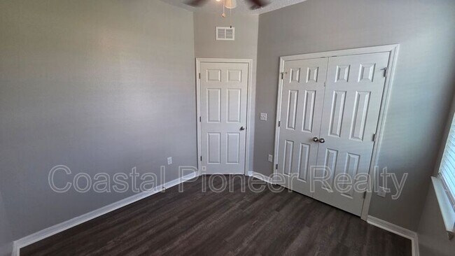 Building Photo - 30953 Water Lily Dr