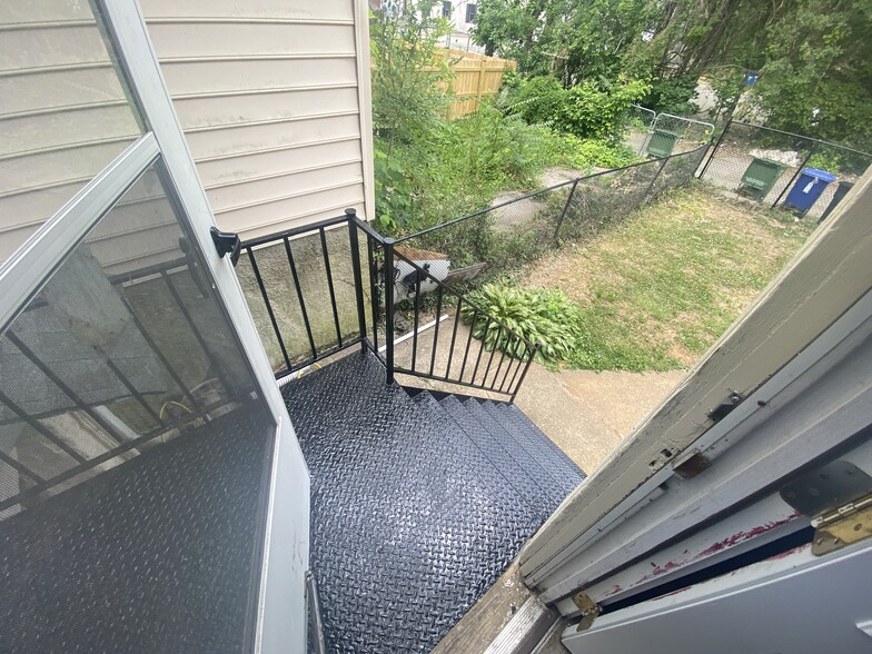 back door through the kitchen to spacious backyard - 606 N Woodington Rd