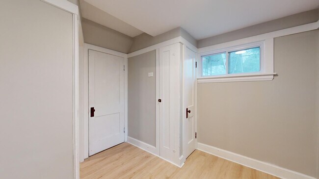 Building Photo - For August Move-In - West Blvd Area - 2 Bedroom Single Family Home