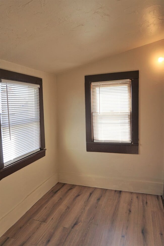 Building Photo - 523 SW 26