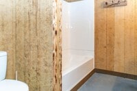 Building Photo - Spacious 2 bedroom 2 bath house