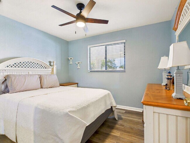 Building Photo - Furnished 2BR/2BA Pine Haven Condo with Preserve View –