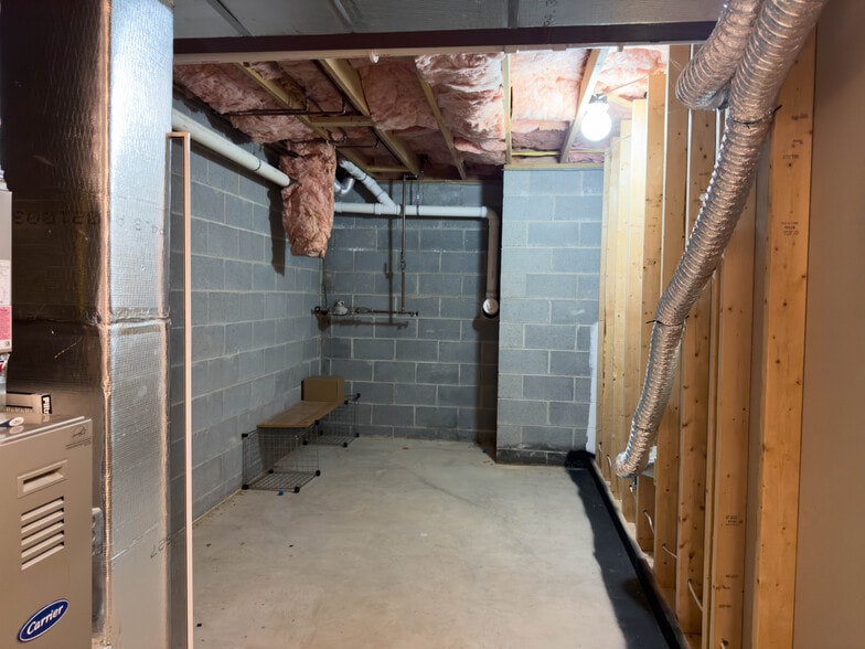 Building Photo - 45 Spring Hill Ln
