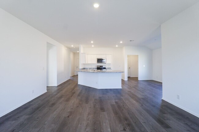 Building Photo - New Build 3 Bedroom 2 Bath available 6/1 in Robninson Ranch!