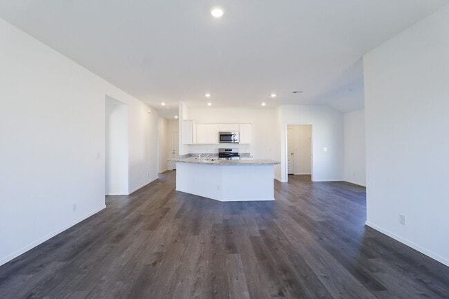 Building Photo - New Build 3 Bedroom Home Available For Immediate Move In!! Robninson Ranch