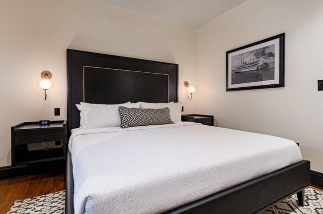 Building Photo - 1011 Canal St