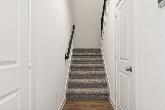 Building Photo - 3506 Blue Mockingbird St