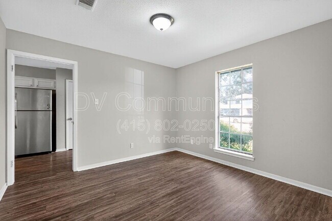 Building Photo - 15707 Lone Tree Dr