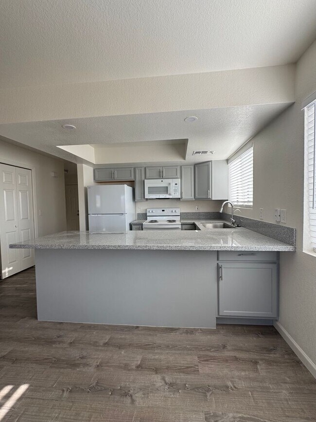 Building Photo - Stunning Remodeled 3-Bed Condo with River & Casino Views!