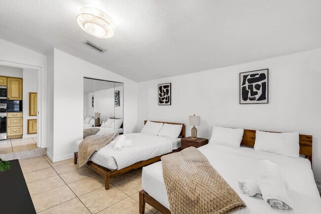 Building Photo - 19720 NE 26th Ave