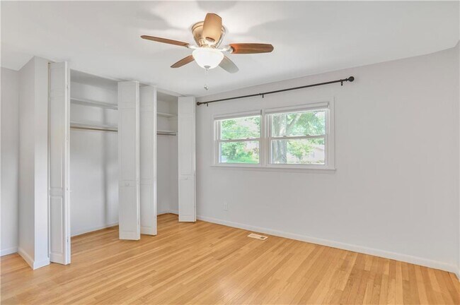 Building Photo - 3659 Admiral Dr