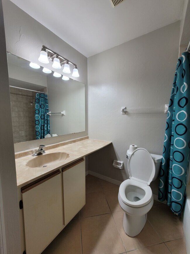 Building Photo - 4513 SW 8th Ct