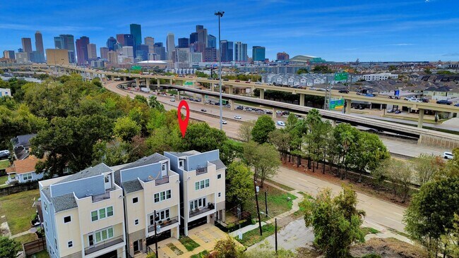 Building Photo - 2007 Briley St